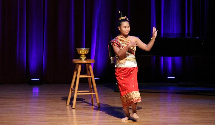 Student showcasing her talents at the WLC 综艺节目